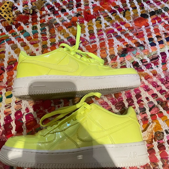 NEON Nikes! - Picture 3 of 6